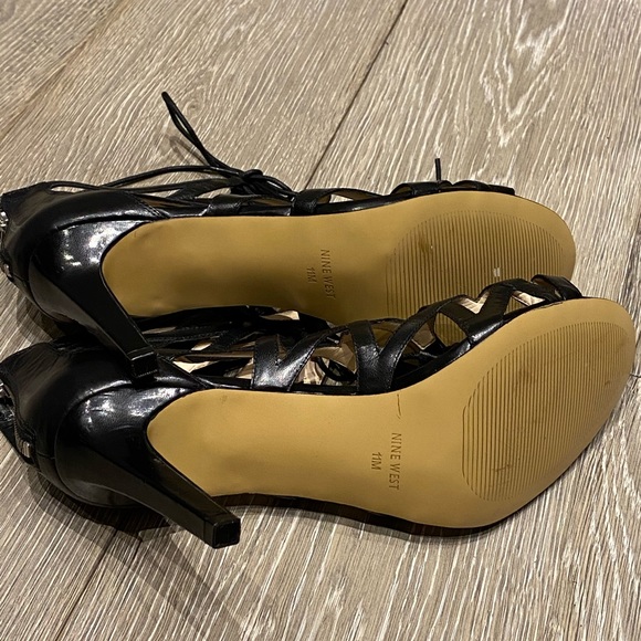 BRAND NEW Nine West black patent lace up sandals - Picture 6 of 7